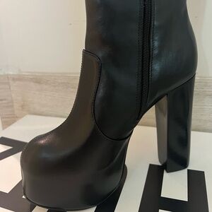 Schutz Aberdeen boots